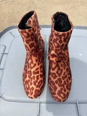comfortview Leopard Print Ankle Booties in Brown